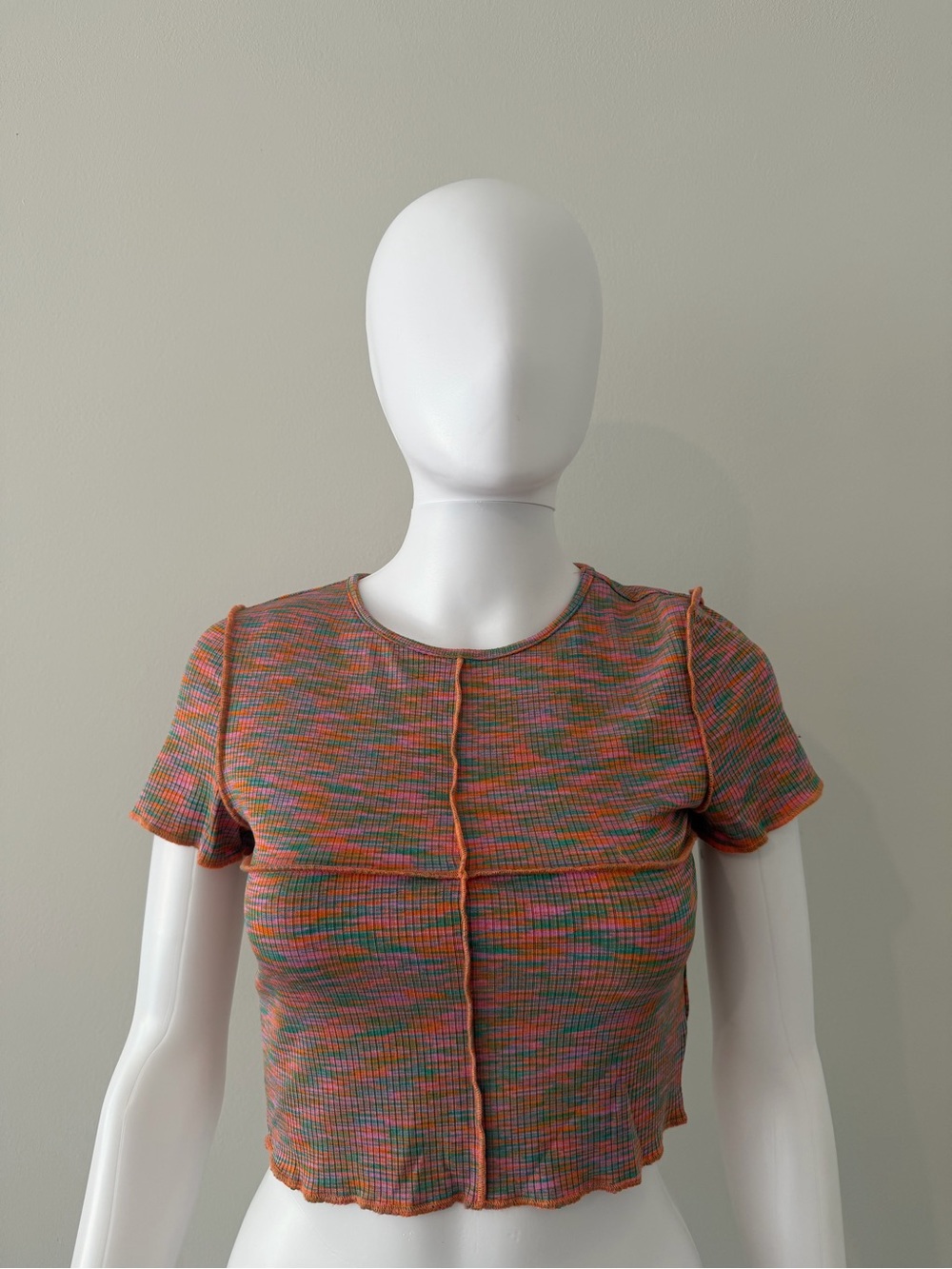 Divided Multicolor Ribbed Short Sleeve Crop Top with Orange Piping